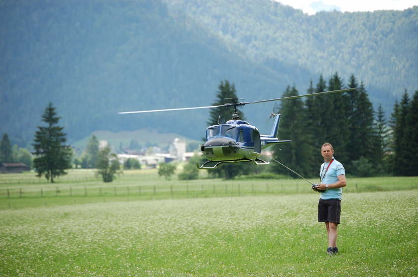 Martin Sllner mit Bell 205