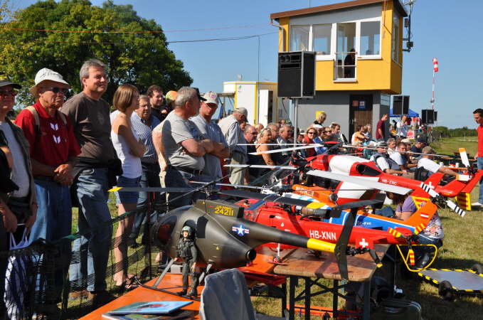 Die Heli Ausstellung vor dem Tower in Donzdorf