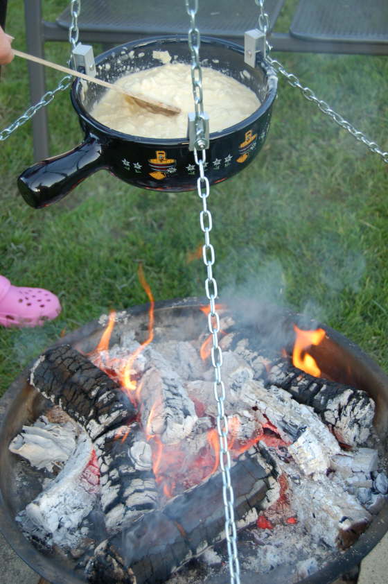 Ksefondue auf offenem Feuer