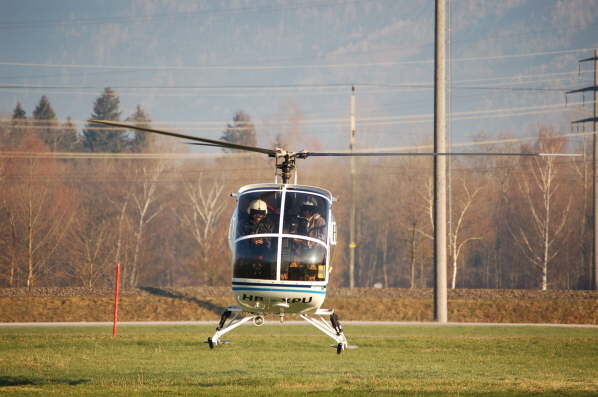 Echter Heli auf unserem Modellfluggelnde