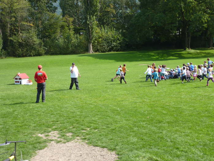 Die Kinder sind "Happy"